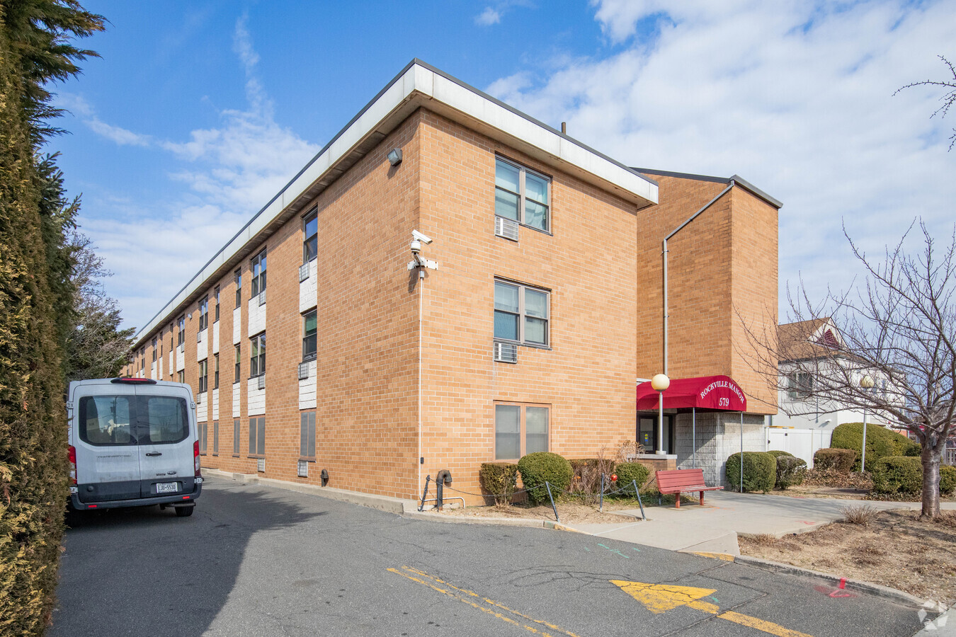 579 Merrick Rd Apartments - Rockville Centre, New York - 0 unit ...