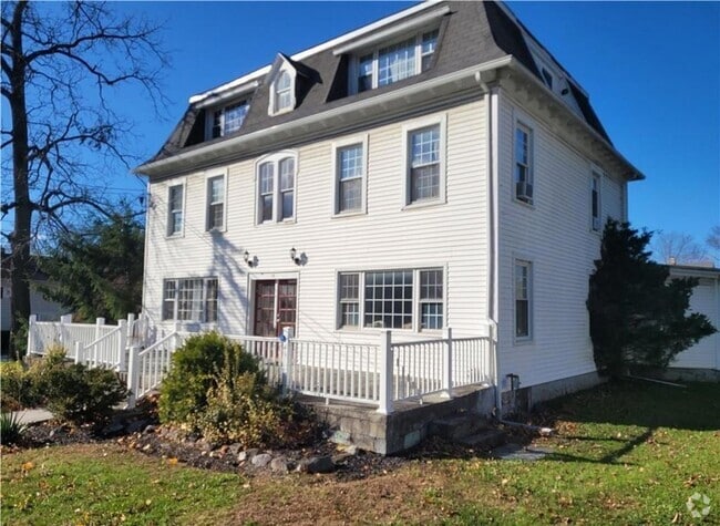 Building Photo - 14 Bridge St Rental