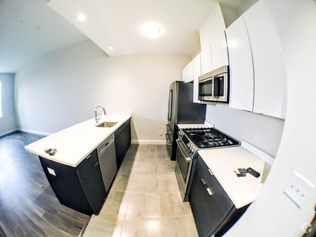 Building Photo - 1022 Hancock St Rental