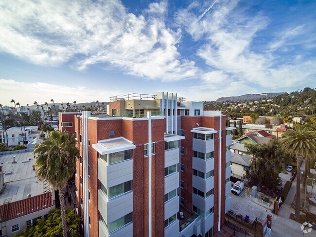 Building Photo - Hollywood Hills Rental