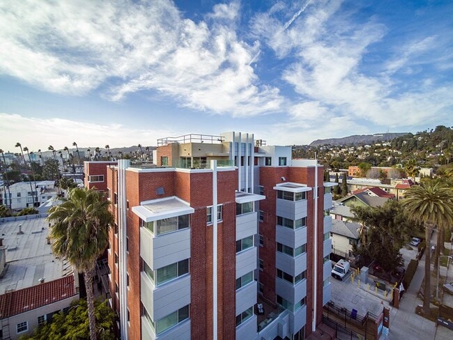 Building Photo - Hollywood Hills Rental