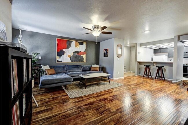 Building Photo - 901 NW 7th St Rental