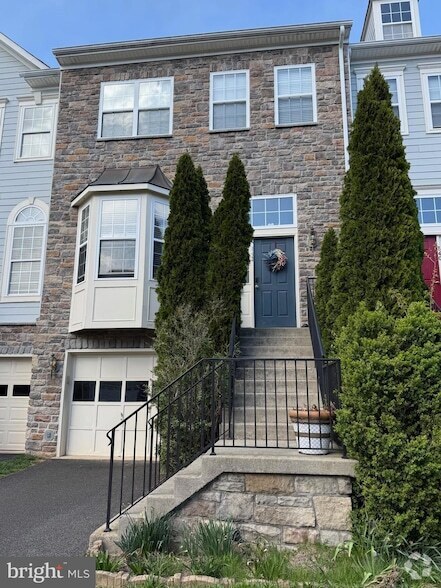 Building Photo - 842 Bluefield Square NE Rental