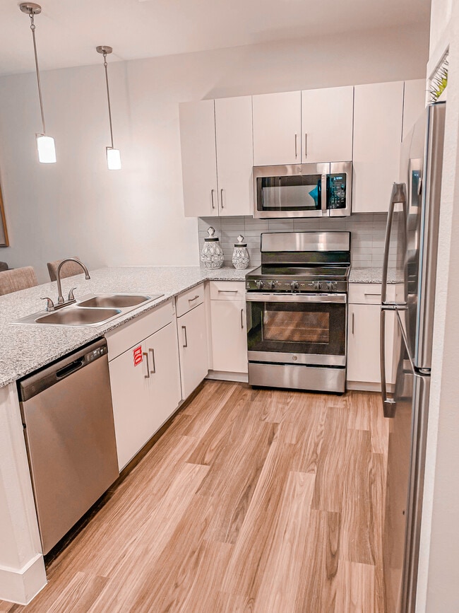 Avanti Legacy Valor Heights SENIOR LIVING Apartments McAllen, Texas