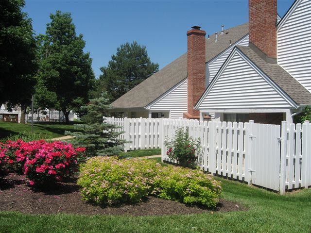 Private Patios - Pinegate West Apartments