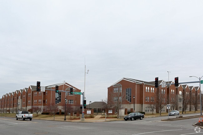 Building Photo - Les Chateaux North Apartments