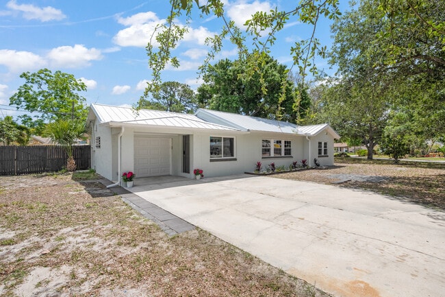 Building Photo - 693 Orange Blossom Dr Rental