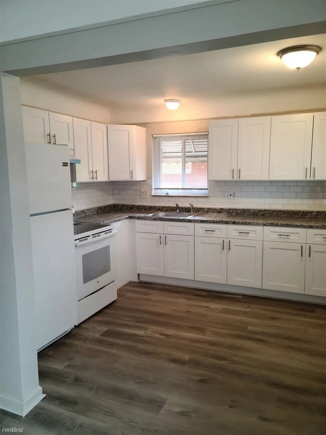 Kitchen 1 - Hoover Street Apartments