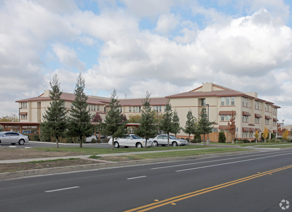 Photo - Tulare Silvercrest Apartments