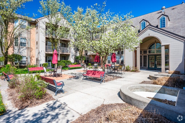 Building Photo - Rosehaven Manor Rental
