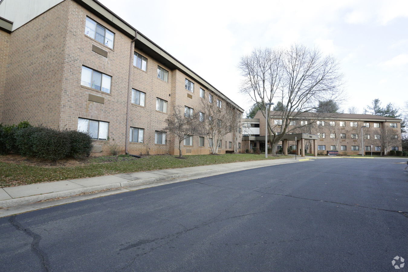 Warrenton Manor Apartments - 55 & Older - Warrenton Manor Apartments - 55 & Older