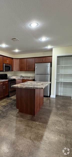 Building Photo - Oak Tree Manor Rental