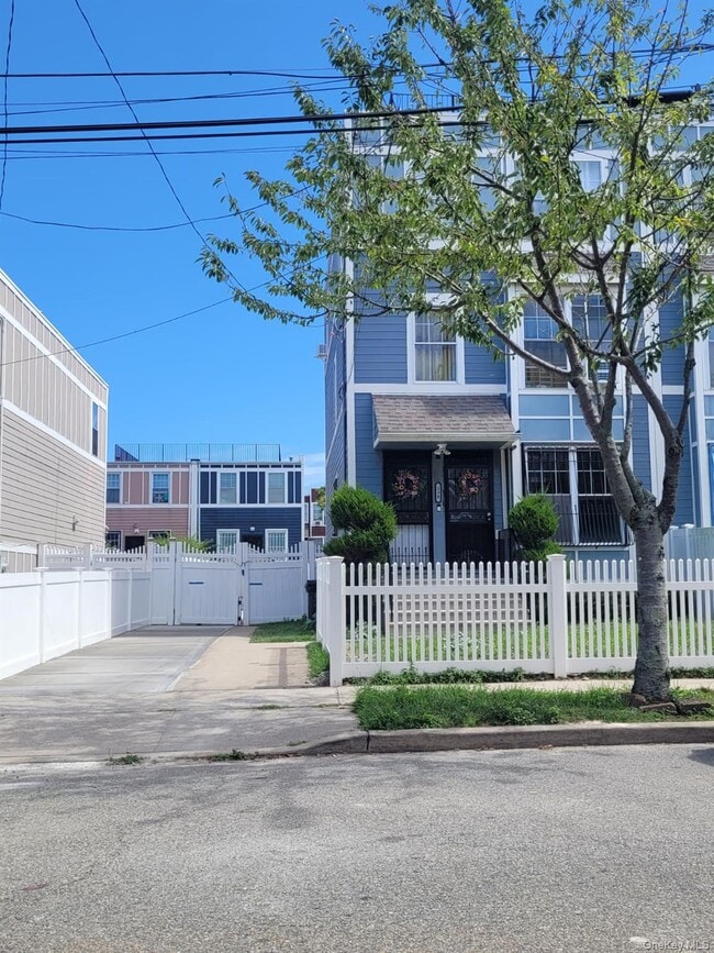 Building Photo - 3-38 Beach 42nd St Rental