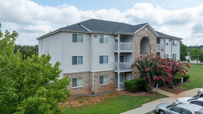 Building Photo - Landings & Villas of Hickory Rental