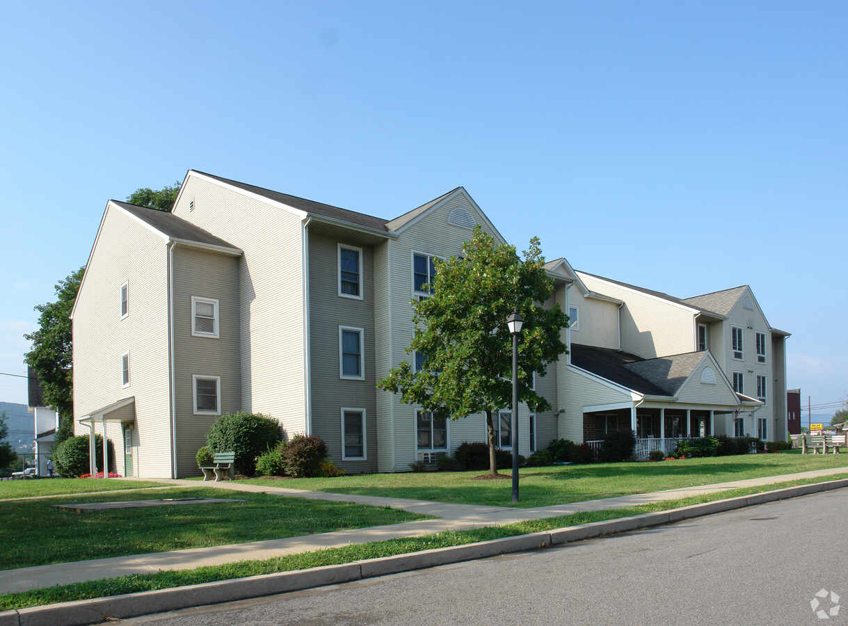 Grier Street Manor - Grier Street Manor Apartments