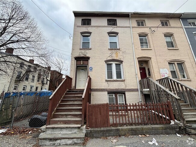 Building Photo - 60 Lander St Rental