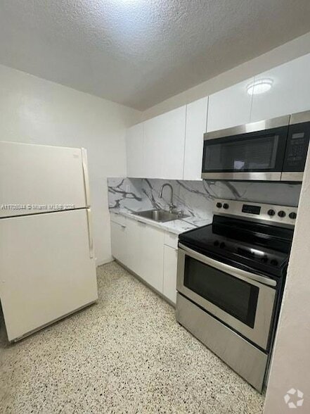 Building Photo - 985 W 23rd St Rental
