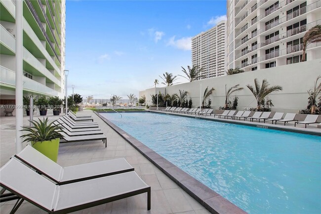 Photo - 1756 N Bayshore Dr Unit 14O Condo