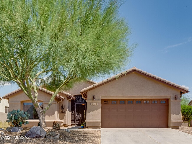 Building Photo - 61736 E Oakwood Dr