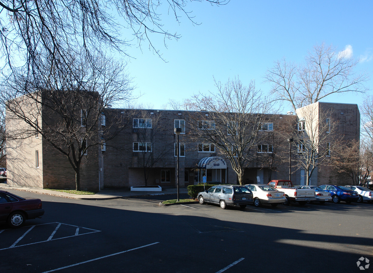 Bishop Curtis Homes-Greenwich - Bishop Curtis Homes-Greenwich Apartments