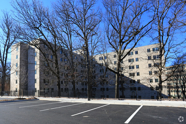 Weinberg Manor West - Weinberg Manor West Apartments