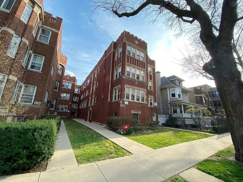 Photo - 1335 W Carmen Ave Unit 1B Condo