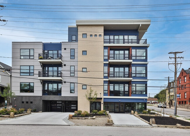 Grosvenor Place at W 7th St and Jefferson Ave. - Grosvenor Place Apartments