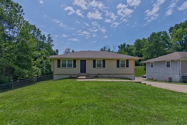 Building Photo - 1705 Vilas St