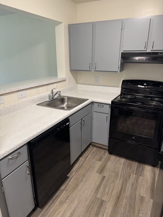 Building Photo - Cascade Village