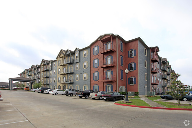 Building Photo - Oak Tree Manor Apartments