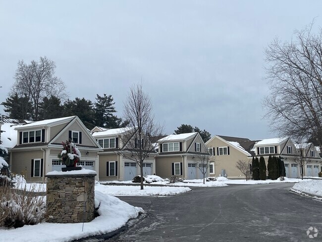 Building Photo - The Meadows At Topsfield