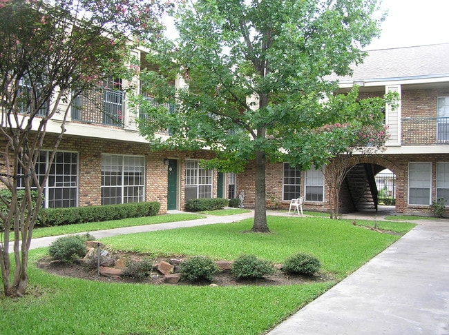 Park At Bellaire - Park At Bellaire Apartments