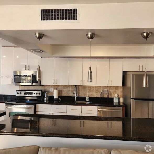 Building Photo - 18031 Biscayne Blvd Rental