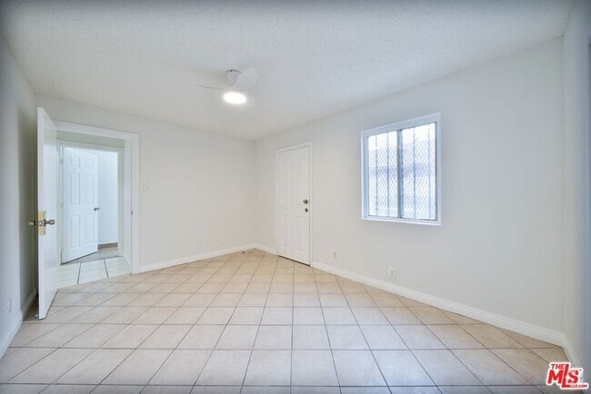 Building Photo - 426 E Century Blvd Rental