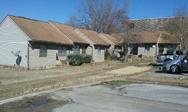 Building Photo - Horseshoe Bend Apartments