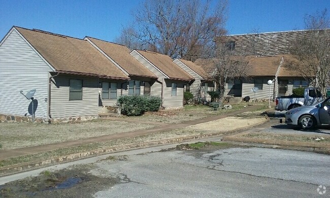 Building Photo - Horseshoe Bend Apartments