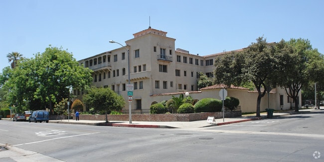 Building Photo - Villa Raymond-Old Rental