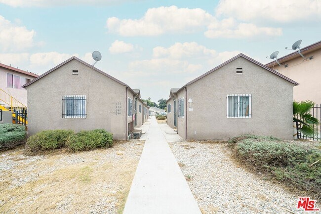 Photo - 634 W 81st St Rental