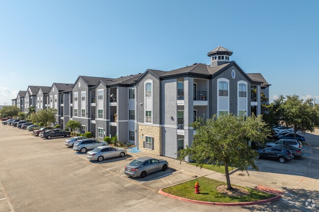 Building Photo - Mansions at Moses Lake Rental