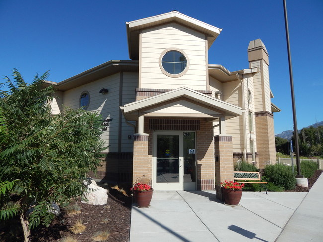 Front Entrance - Discovery Place Apartments