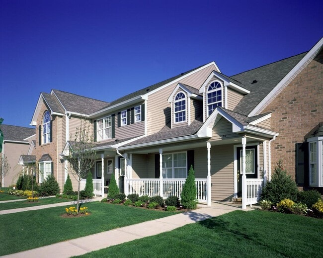 Building Photo - 198 Village Green Dr Rental