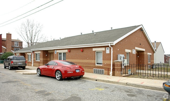 Building Photo - Crossroads Apartments