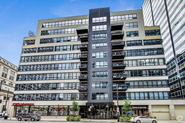 Building Photo - 130 S Canal St Rental