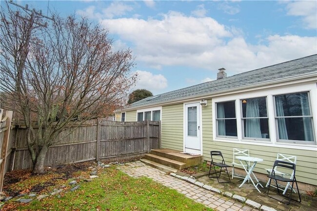 Photo - 391 Aquidneck Ave Rental