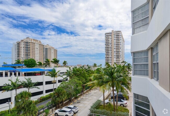 Building Photo - 1965 S Ocean Dr Rental