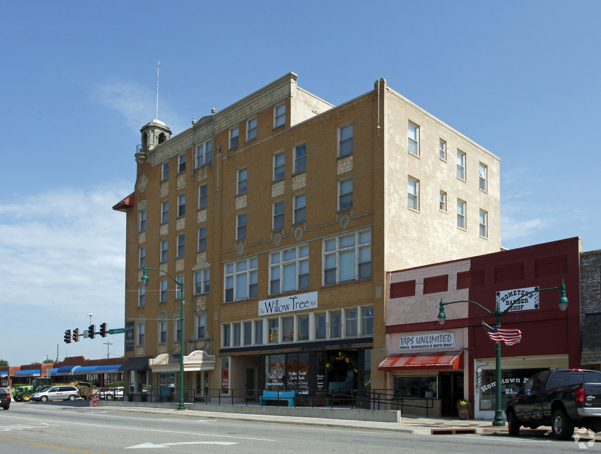 Photo - Will Rogers Apartments