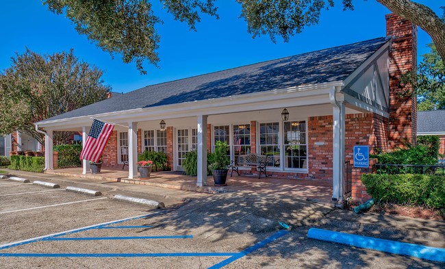 Building Photo - Towne Oaks Apartments