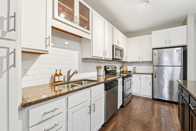 Building Photo - MartinBlu