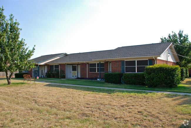 Building Photo - Granbury Meadows Apartments