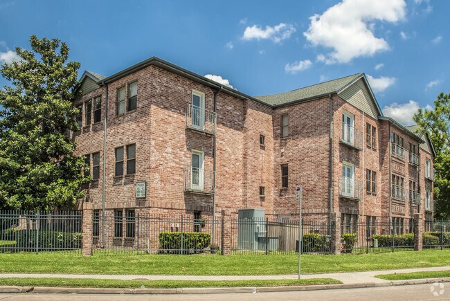 Photo - Tarrytowne Estates Apartments